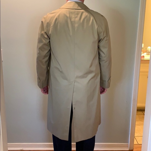 Burberry’s trench coat - Picture 2 of 8